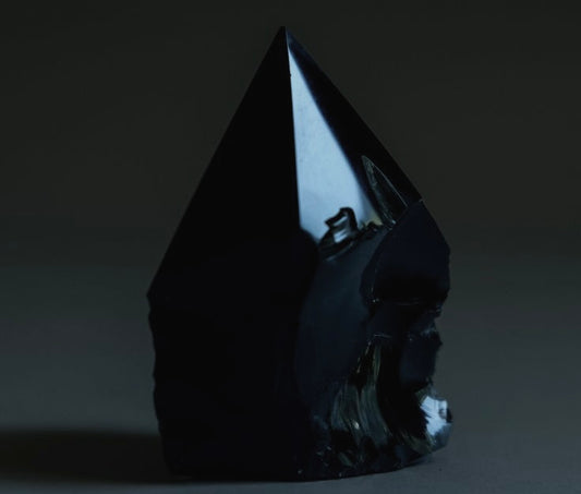 Du Feu Intérieur à la Beauté Éternelle: Le Parcours de Création de l'Obsidienne
