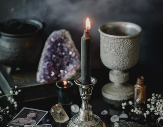 Cristaux et Bougies: Élever sa Spiritualité avec des Outils Énergétiques.
