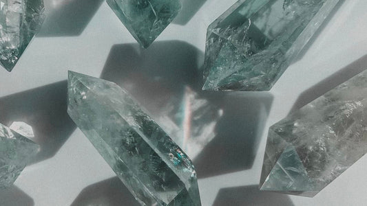 L'Énergie des Cristaux: Comment Utiliser la Lithothérapie dans la Vie Quotidienne.