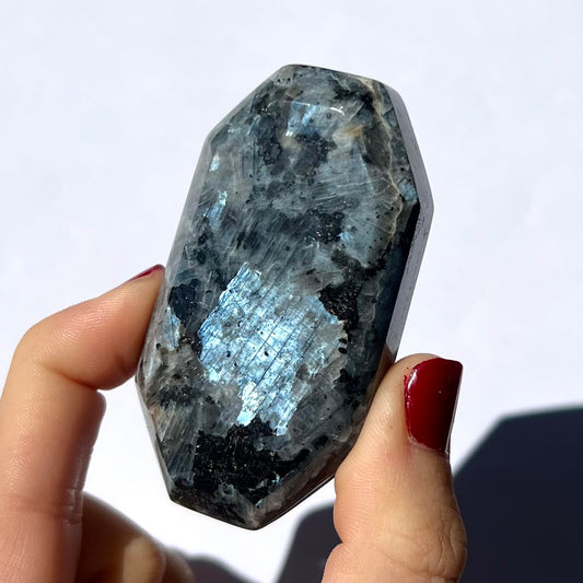 Galet en Larvikite 7
